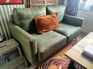 Sofá verde 2 plazas muy cómodo