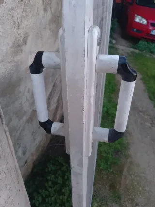 Puerta corredera aluminio translúcido