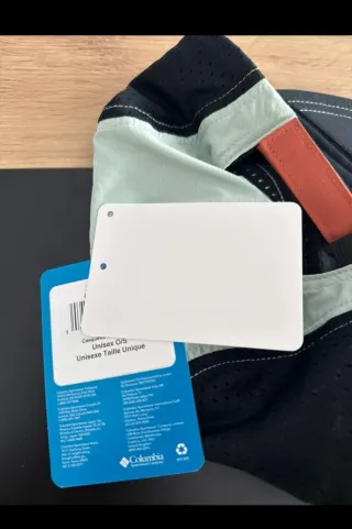 Gorra Columbia Unisex Negra y Coral