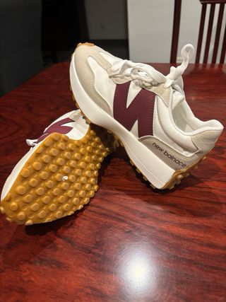 Zapatillas New Balance Mujer 327 Beige/Blanco