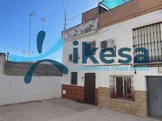 Casa adosada en venta en Coria del Río