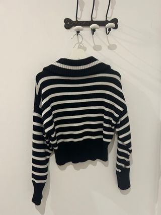 Jersey negro con rayas blancas