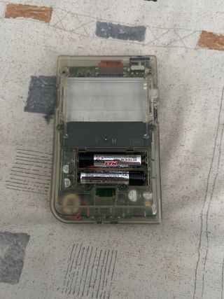 Nintendo Game Boy Pocket transparente funcionando