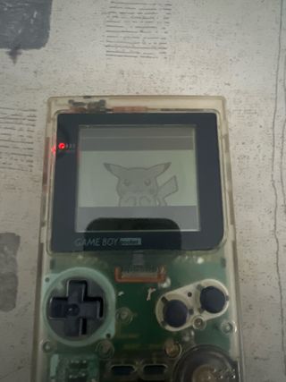 Nintendo Game Boy Pocket transparente funcionando