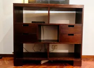 Mueble recibidor madera oscuro