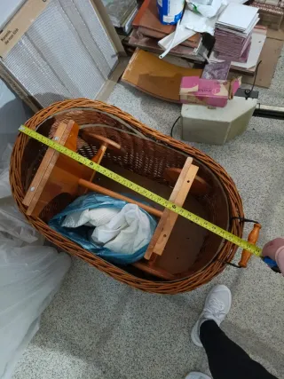 Cuco de mimbre con ruedas
