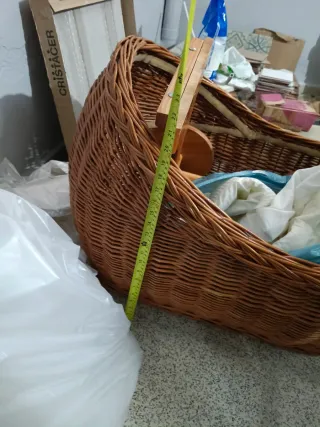 Cuco de mimbre con ruedas