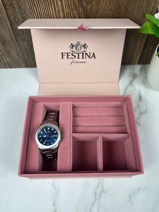 Elegante reloj Festina para mujer.