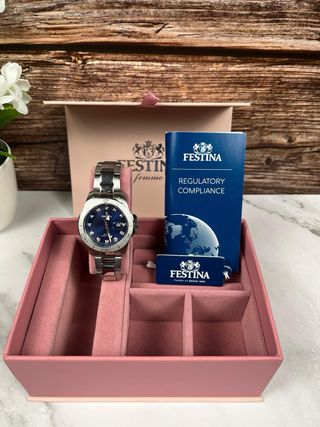 Elegante reloj Festina para mujer.