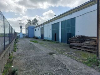 Nave industrial en venta en Montequinto en Dos Hermanas