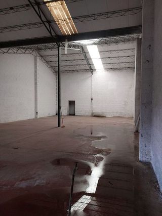 Nave industrial en venta en Montequinto en Dos Hermanas