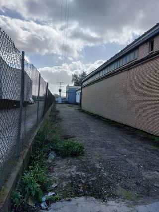 Nave industrial en venta en Montequinto en Dos Hermanas