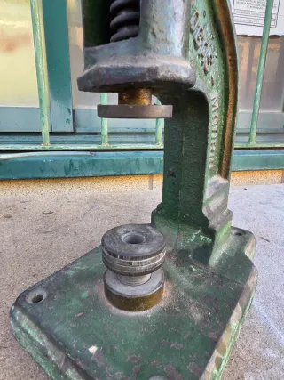 Antigua prensa remachadora BOGAS madrid