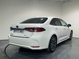 Toyota Corolla Sedán 140h Style Plus.