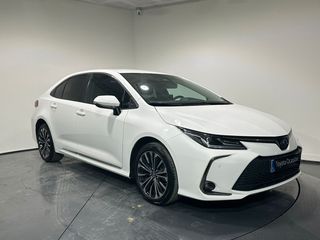Toyota Corolla Sedán 140h Style Plus.