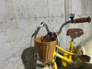 Bicicleta amarilla JoyStar con ruedines