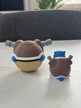 Pokeball Blastoise con miniatura