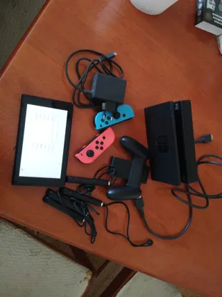 Nintendo Switch Negra con Accesorios. Negociable.