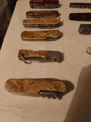 Navajas y multiusos antiguos