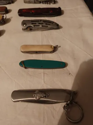 Navajas y multiusos antiguos