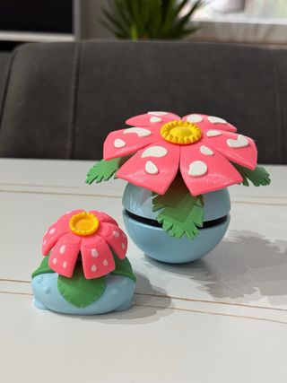 Pokeball Venusaur con miniatura