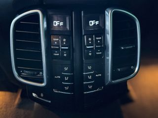 Precioso Porsche Cayenne 3.0 Tdi con techo