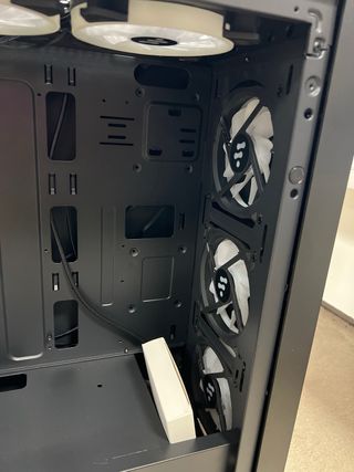 Caja Gaming con 7 Ventiladores RGB