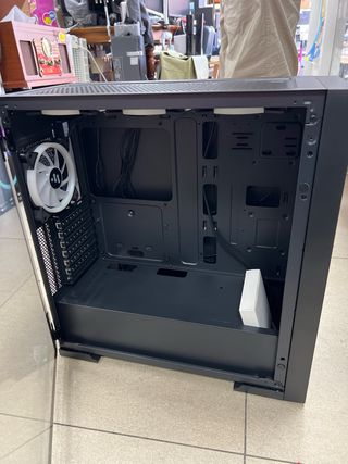 Caja Gaming con 7 Ventiladores RGB