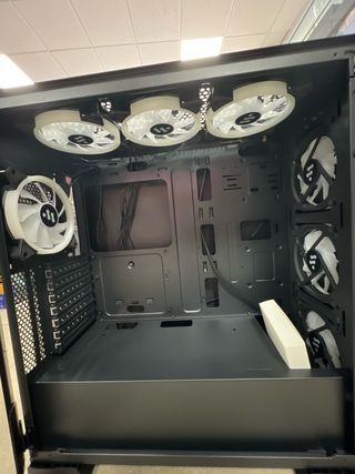 Caja Gaming con 7 Ventiladores RGB