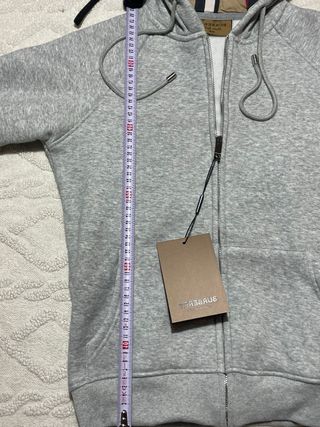 Sudadera Burberry con cremallera y capucha