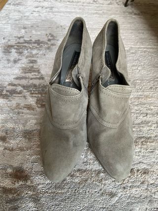 Botines de ante grises con tacón