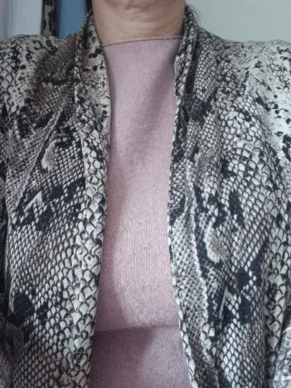 Americana mujer estampado serpiente