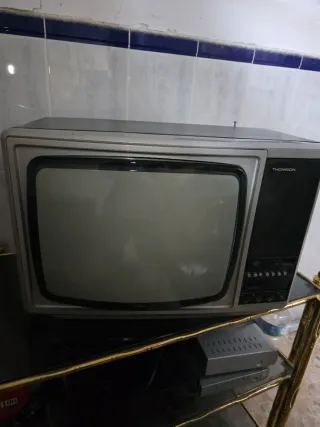 Televisor Thomson Antiguo