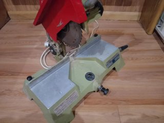 Sierra ingletadora Marca Virutex