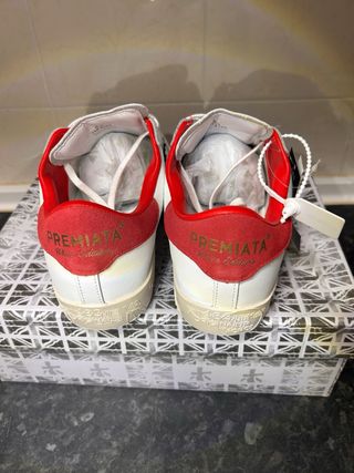 Zapatillas Premiata Blancas y Rojas