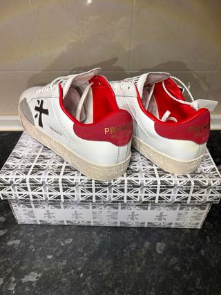 Zapatillas Premiata Blancas y Rojas