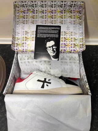 Zapatillas Premiata Blancas y Rojas