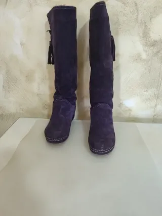 Botas altas moradas de ante