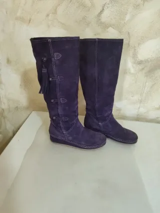 Botas altas moradas de ante