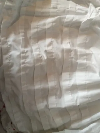 Enagua blanca con detalles rojos