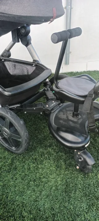 Patinete para silla- paseo negro. Marca By Olmitos