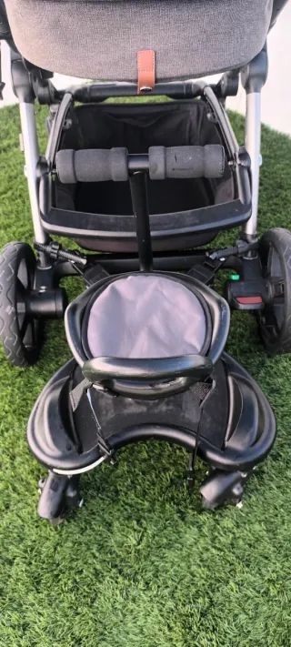 Patinete para silla- paseo negro. Marca By Olmitos