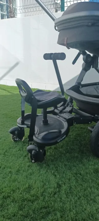 Patinete para silla- paseo negro. Marca By Olmitos