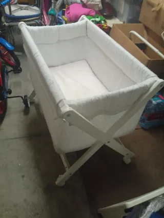 Mini cuna blanca con estampado de puntos