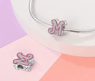 Charm Pandora Letra M Rosa y Plata