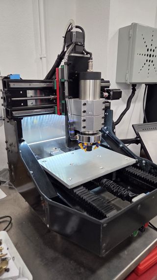 FRESADORA CNC DMC2