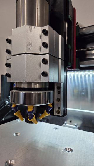 FRESADORA CNC DMC2
