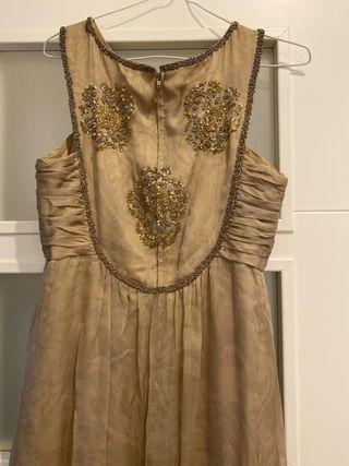 Vestido de ceremonia beige y dorado tres capas fal