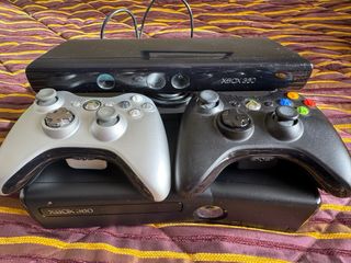 Xbox 360 Negra + 2 Mandos + Kinect + Juegos