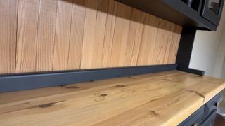 Alacena de madera restaurada